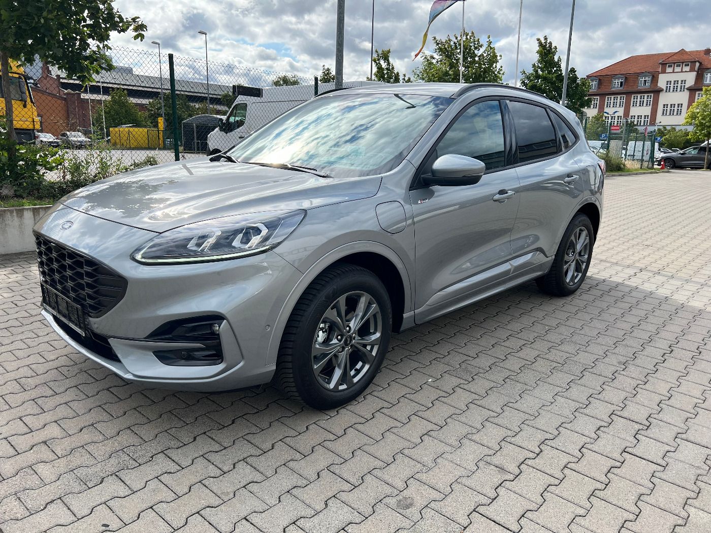 Ford KUGA ST-LINE X - Samsaru's Car Outlet