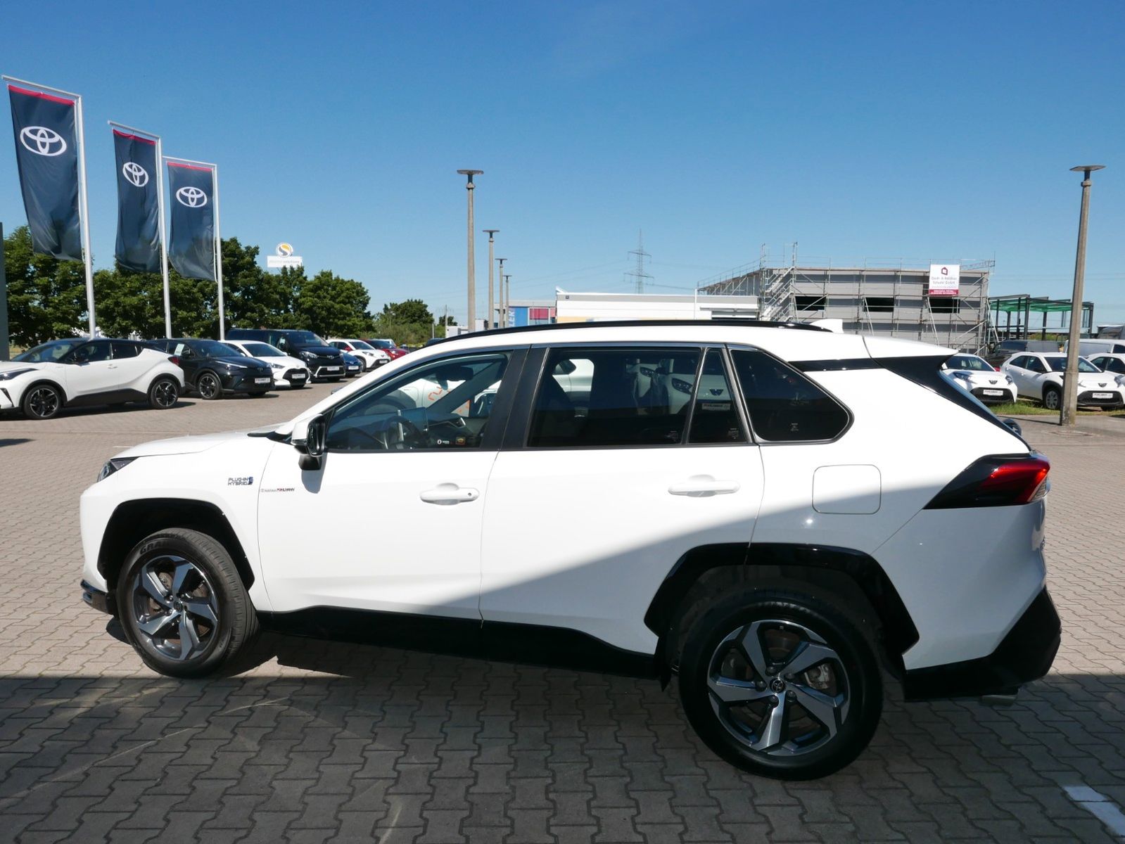 Toyota RAV 4 Plug-in Hybrid 4x4 - Samsaru's Car Outlet