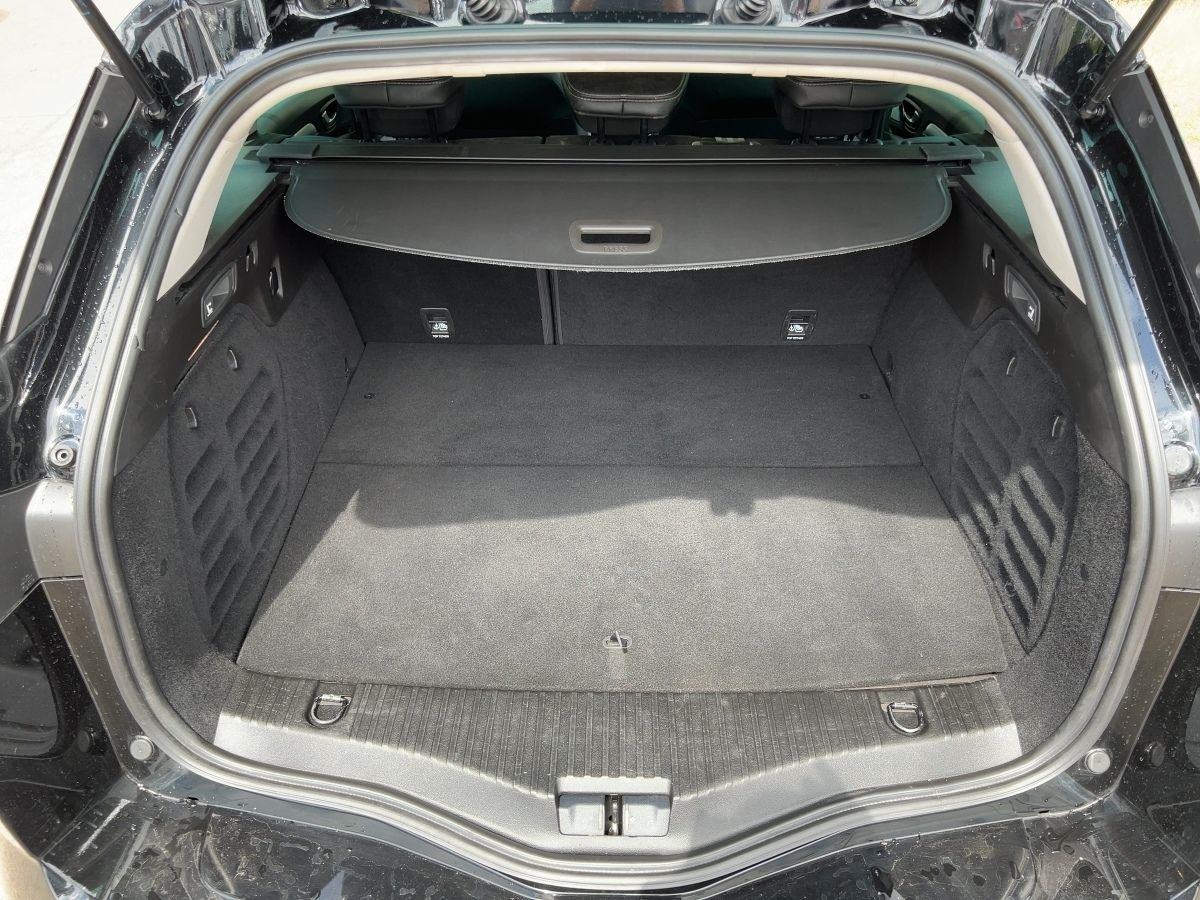 Renault Megane E-TECH INTENS PLUG-IN - Samsaru's Car Outlet