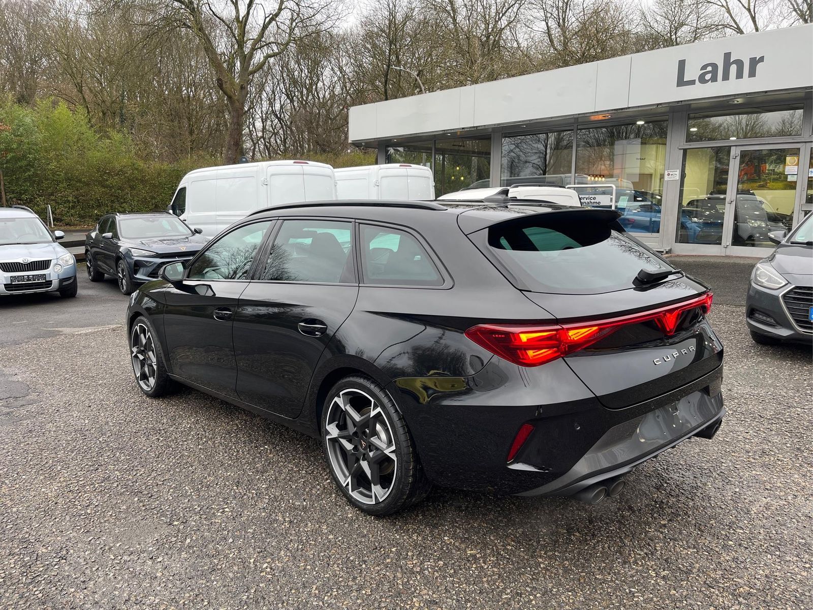 Cupra Leon Sportstourer 2.0 TSI VZ 4Drive - Samsaru's Car Outlet