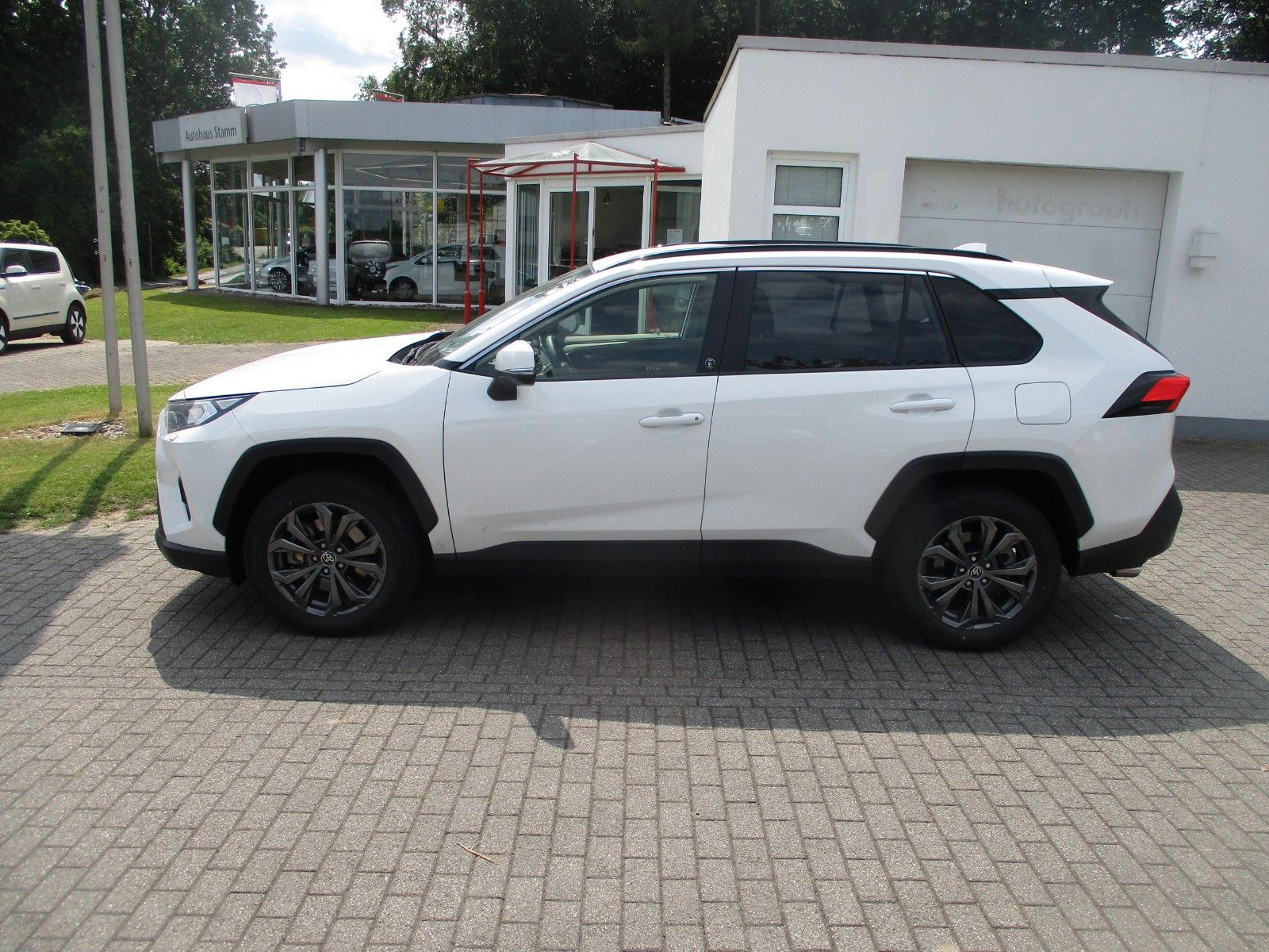 Toyota RAV 4 Hybrid 4x2 Team Deutschland - Samsaru's Car Outlet
