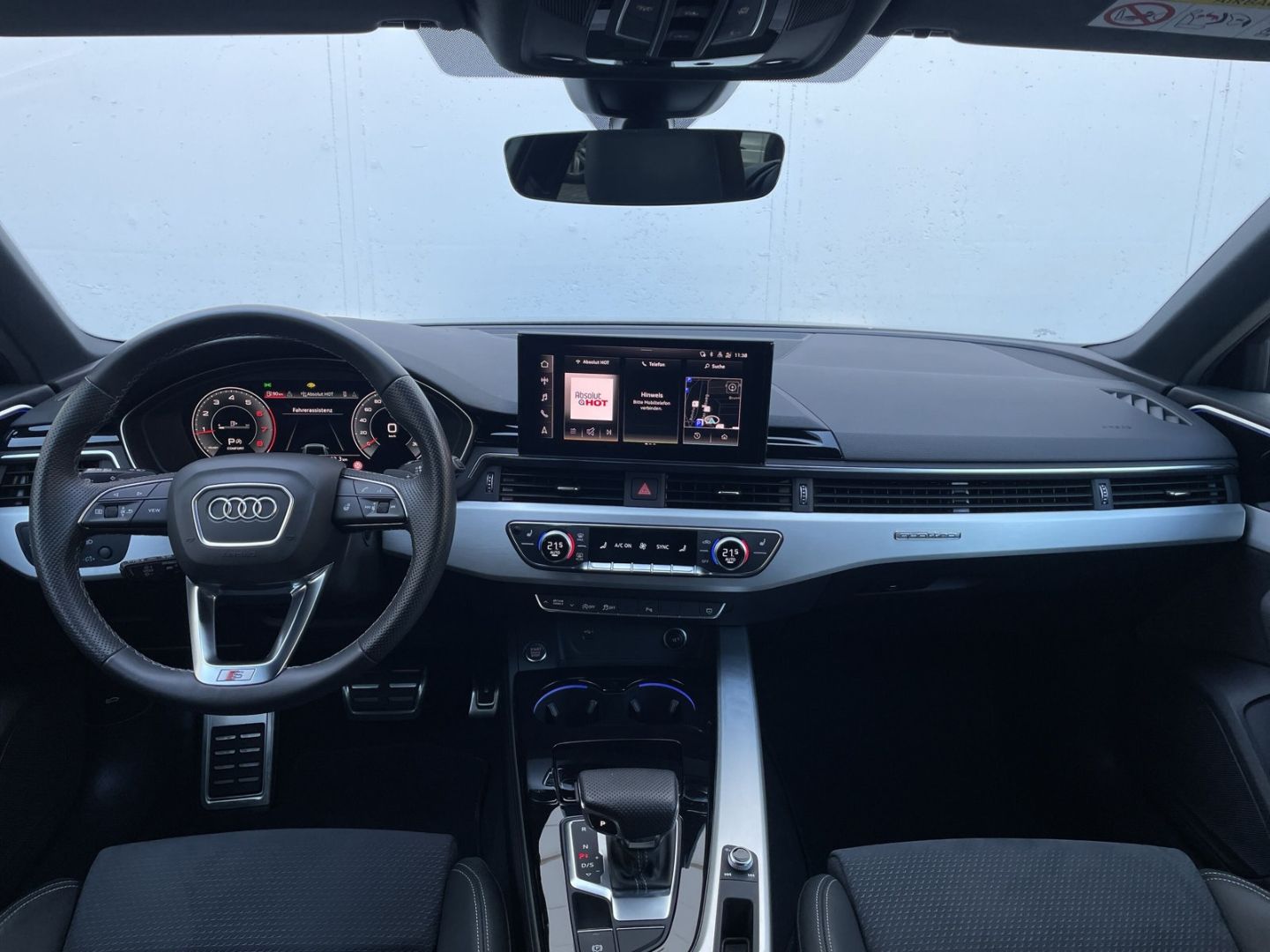 Audi A4 40 TFSI Avant S line quattro Matrix/AHK/Pano/