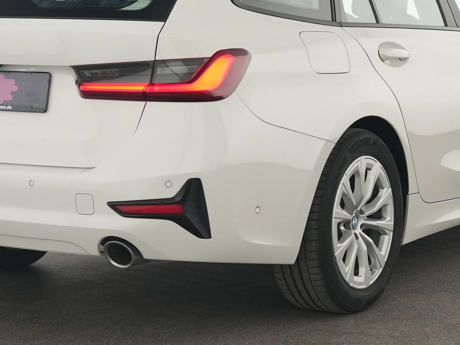 BMW 320d Touring - Samsaru's Car Outlet