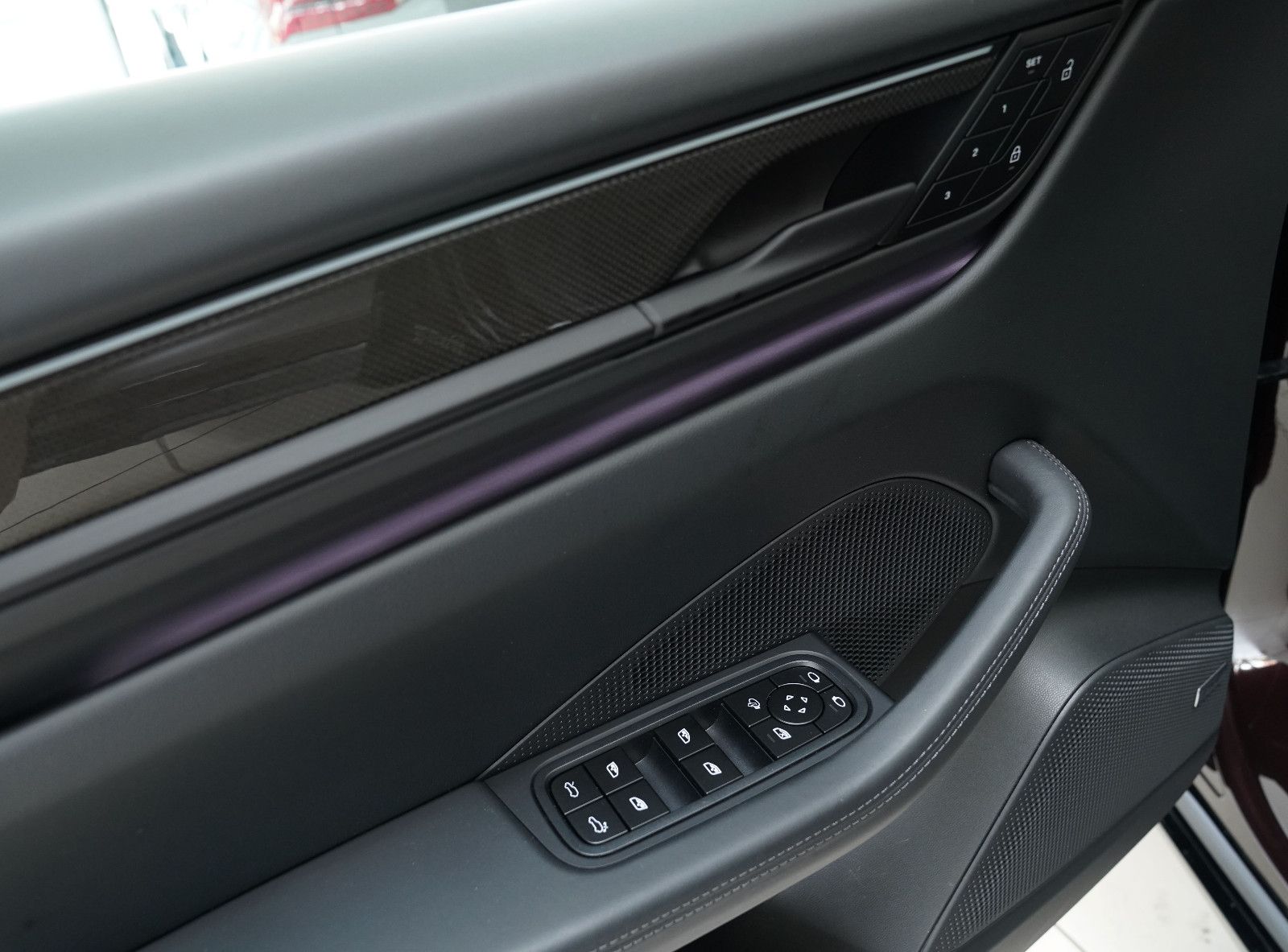 Porsche Macan Electric Turbo HUD Pano Chrono beluftung