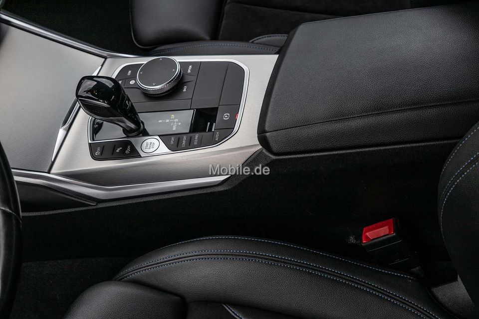 BMW 320i M Sportpaket - Samsaru's Car Outlet