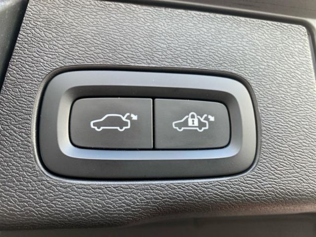 Volvo XC60 B4 AWD Inscription Standheizung Voll LED Ma