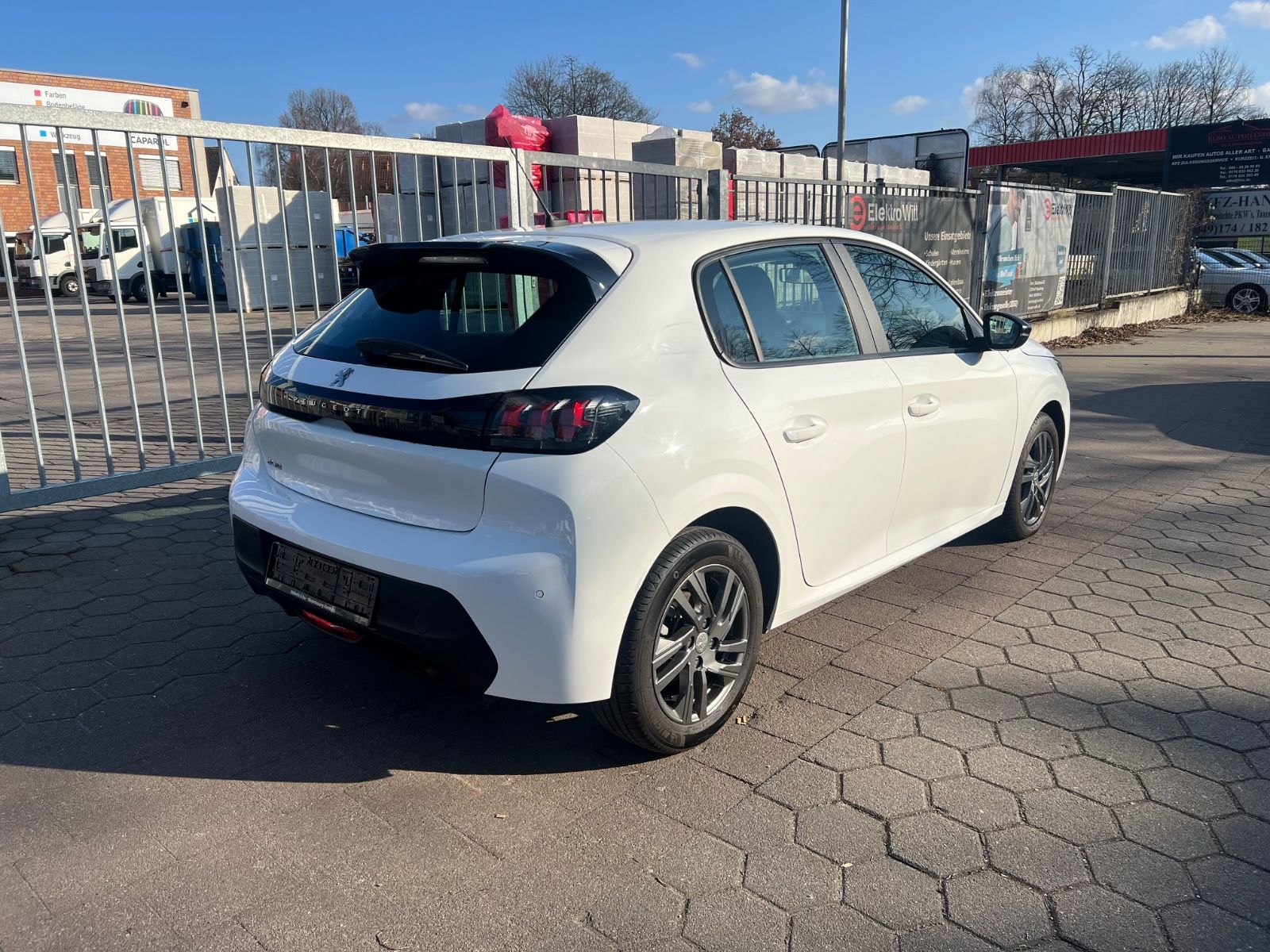 Peugeot 208 Active Pack - Samsaru's Car Outlet