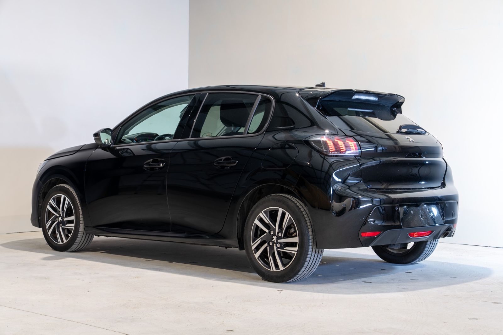 Peugeot 208 Allure - Samsaru's Car Outlet