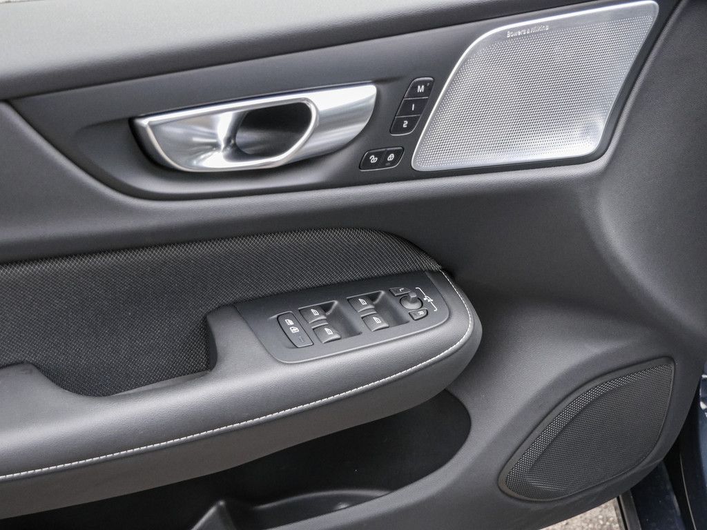Volvo S60 T8 Ultimate Dark Recharge Plug-In Hybrid AWD