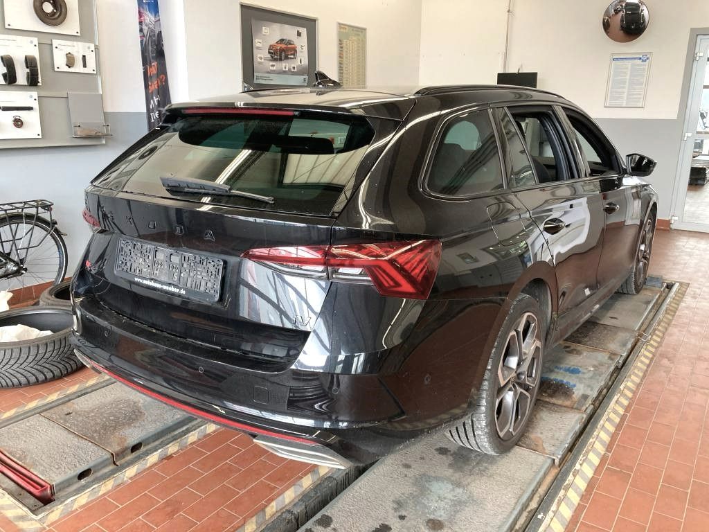 Skoda Octavia Combi RS PLUS iV 245PS PHEV DSG STANDHZG
