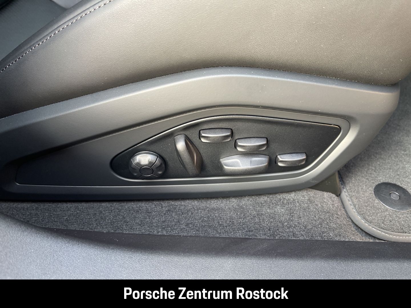 Porsche Taycan 4 Cross Turismo InnoDrive LED-Matrix