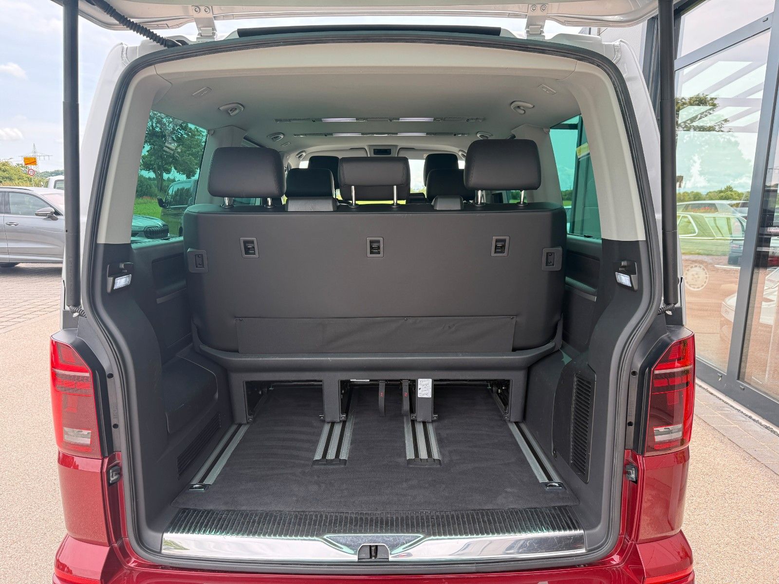 Volkswagen T6.1 MULTIVAN TDI 4MOTION DSG - Samsaru's Car Outlet