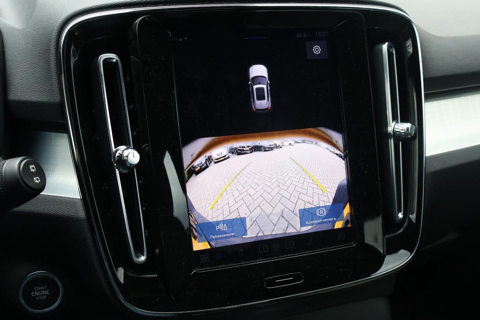 Volvo XC40 2.0 B4 Plus Dark | AHK| ACC |2WD| Beheizbar