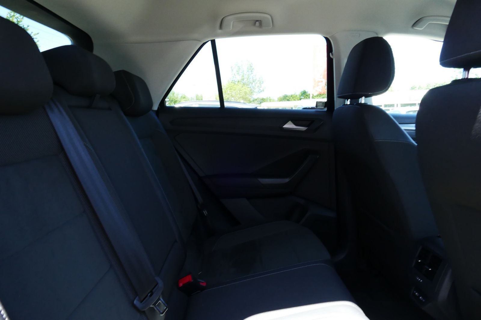 Volkswagen T-Roc 1.5 TSI Style - Samsaru's Car Outlet