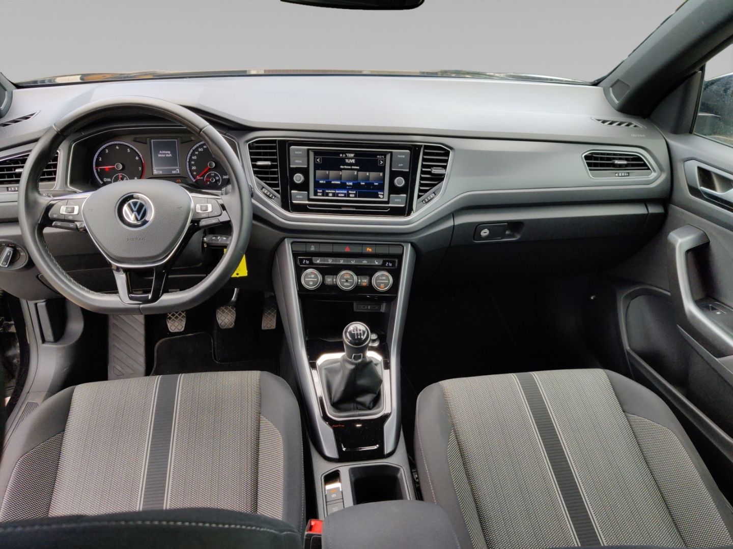 Volkswagen T-Roc Cabriolet 1.0 TSI Style - Samsaru's Car Outlet