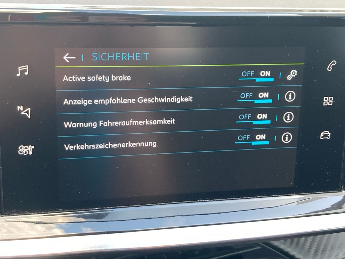 Peugeot 208 e- Elektro 136 Active - Samsaru's Car Outlet