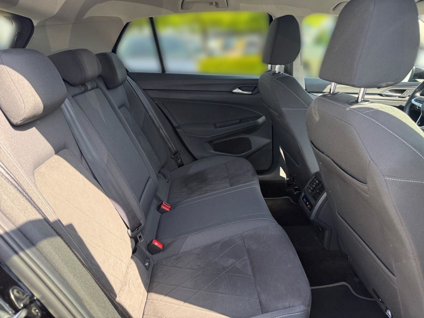 Volkswagen Golf 8 VIII Style 1.5 TSI - Samsaru's Car Outlet