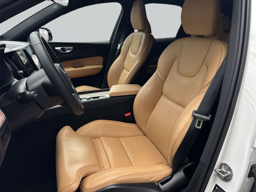 Volvo XC60 B5 B AWD Plus Dark