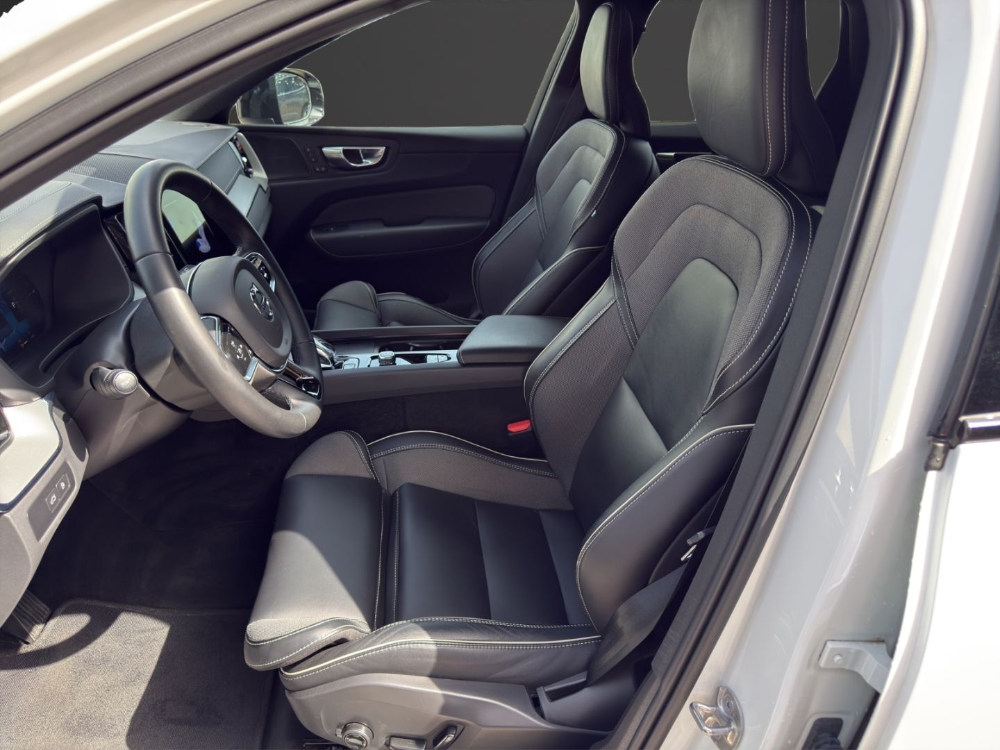 Volvo XC60 T8 AWD Ultimate Dark Recharge Plug-In Hybri