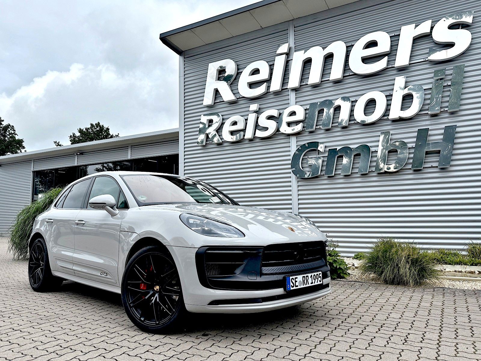 Porsche Macan GTS - Samsaru's Car Outlet