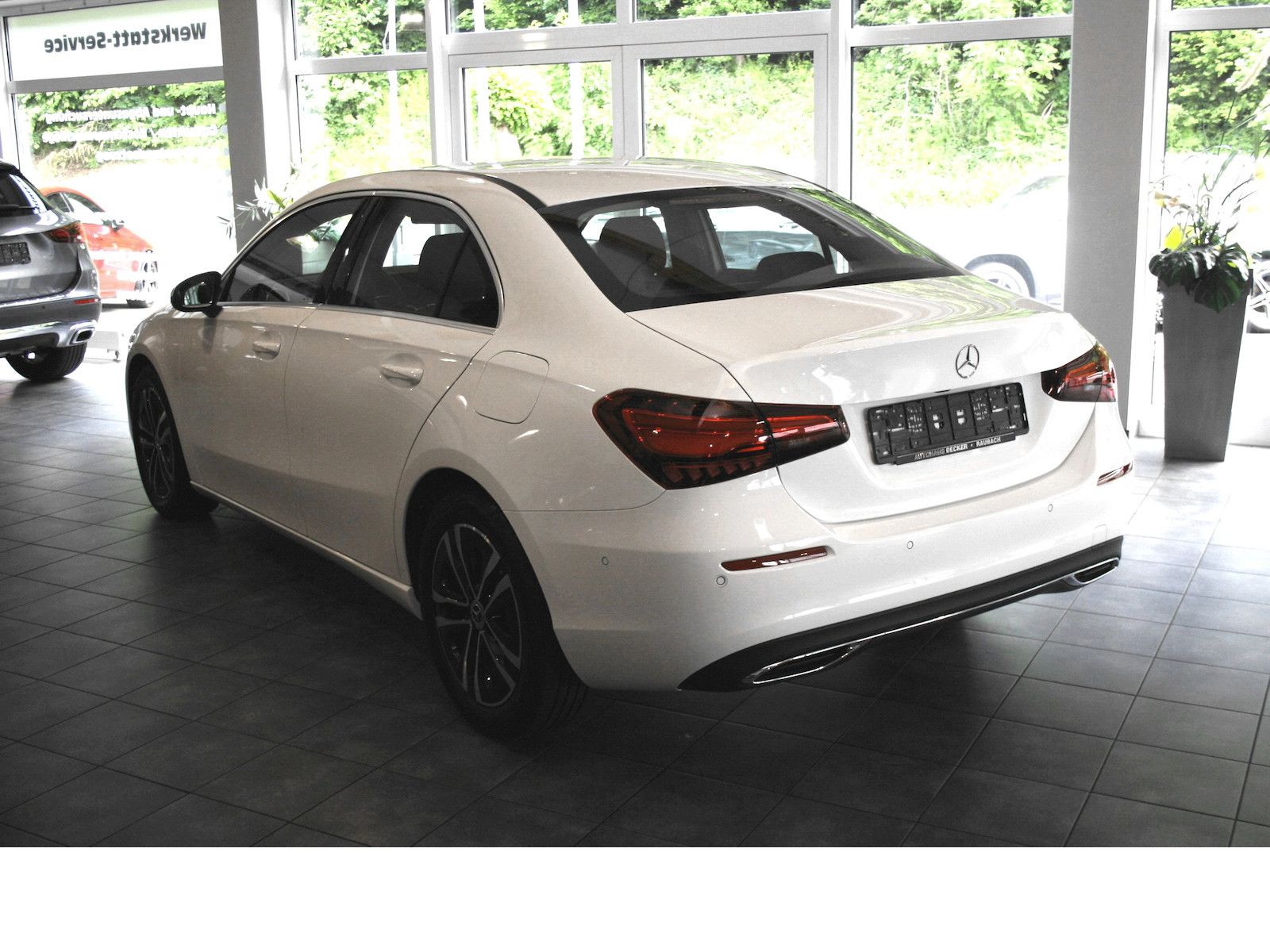 Mercedes-Benz A 180 Progres - Samsaru's Car Outlet