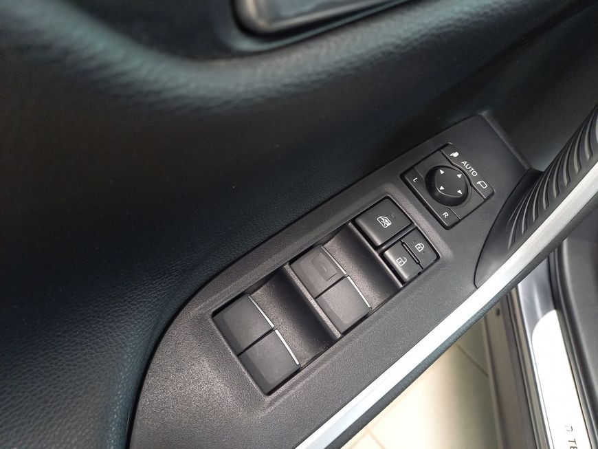 Toyota RAV 4 2.5 4x2 Hybrid - Samsaru's Car Outlet