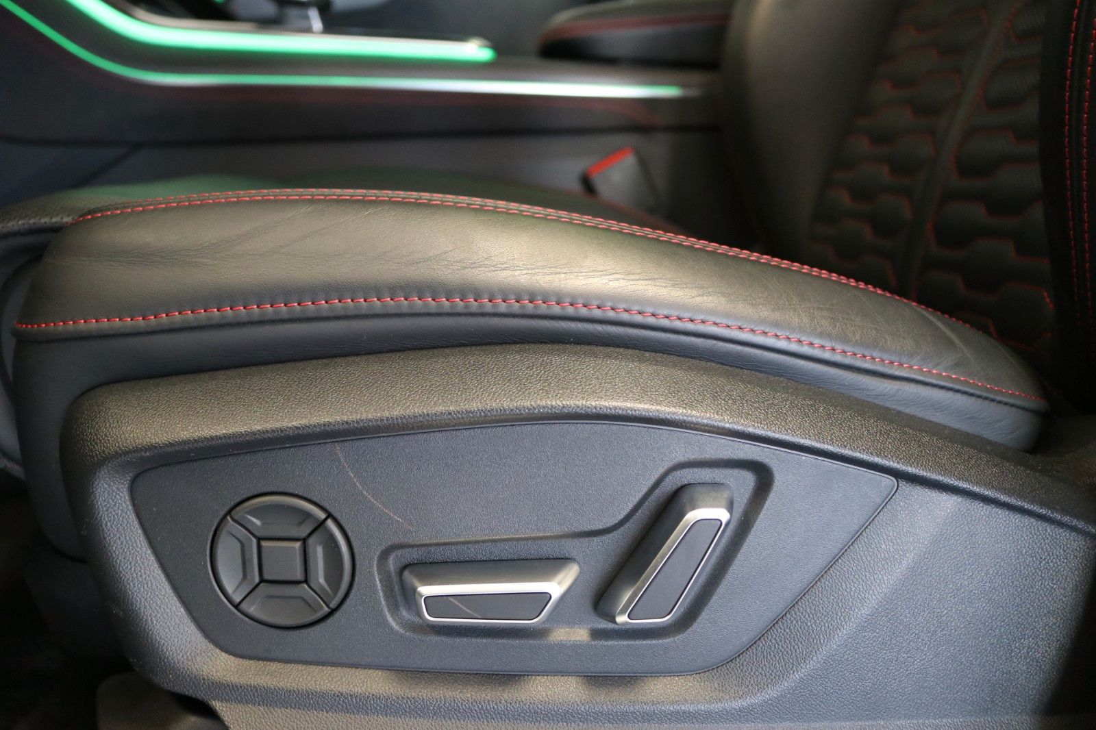 Audi RSQ8 Garantie Matrix Luft Memory HUD 360° Pano