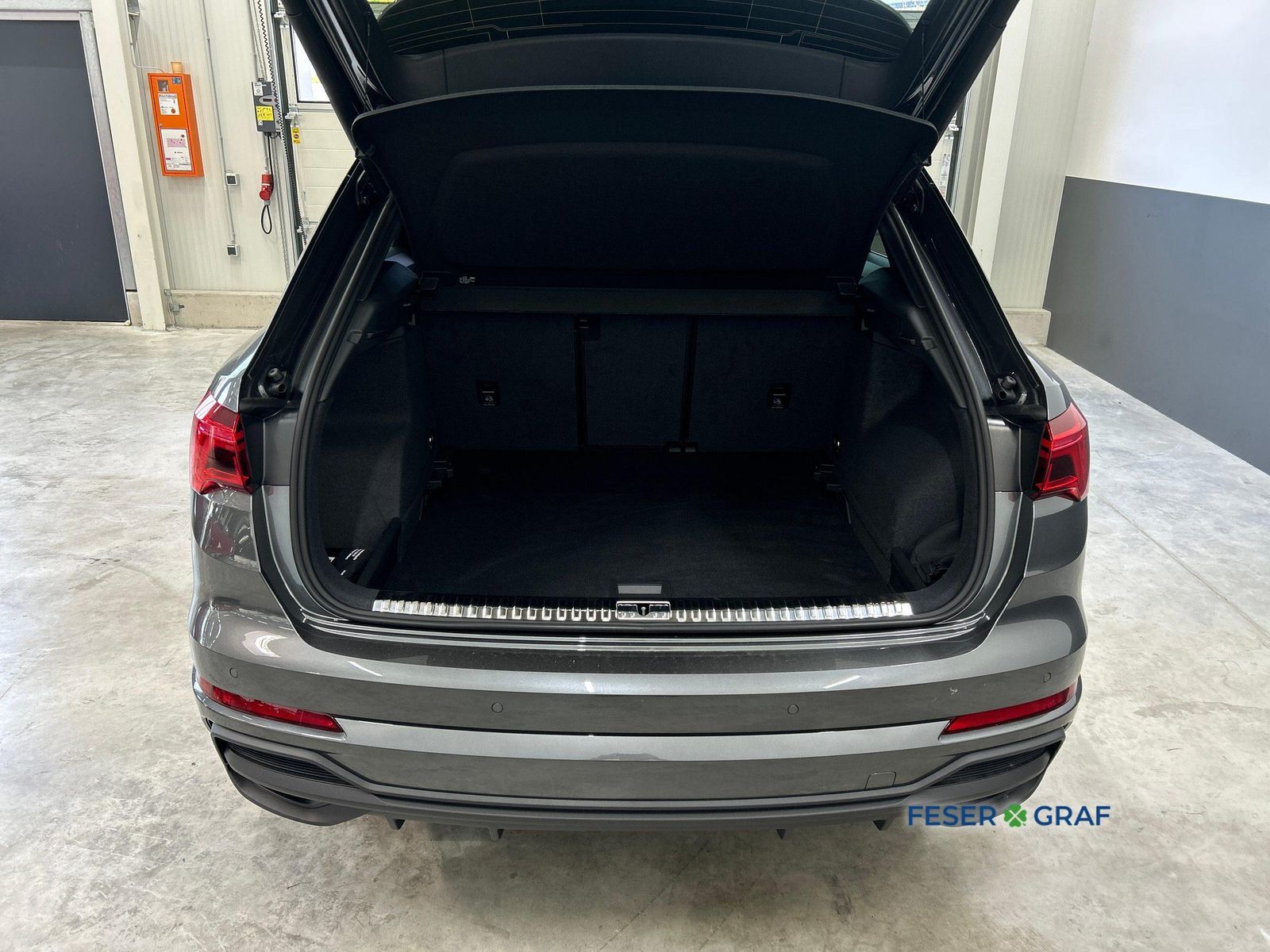 Audi Q3 S line 40 TFSI qu. AHK Pano RFK ACC Keyless