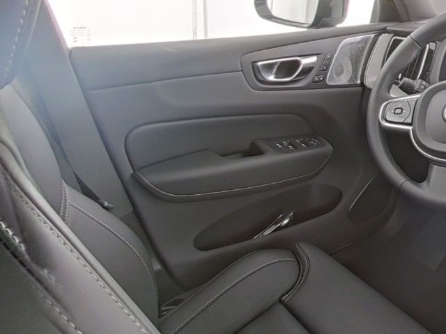 Volvo XC60 Black Edition Ultra T6 21''LM AHK Luftf B&W