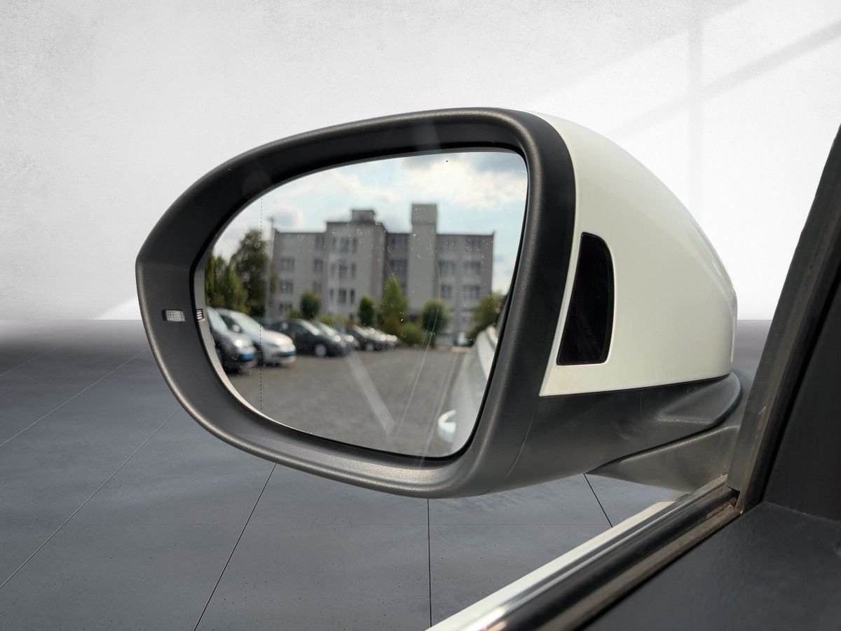 Volkswagen T-Roc Style 1.5 TSI - Samsaru's Car Outlet
