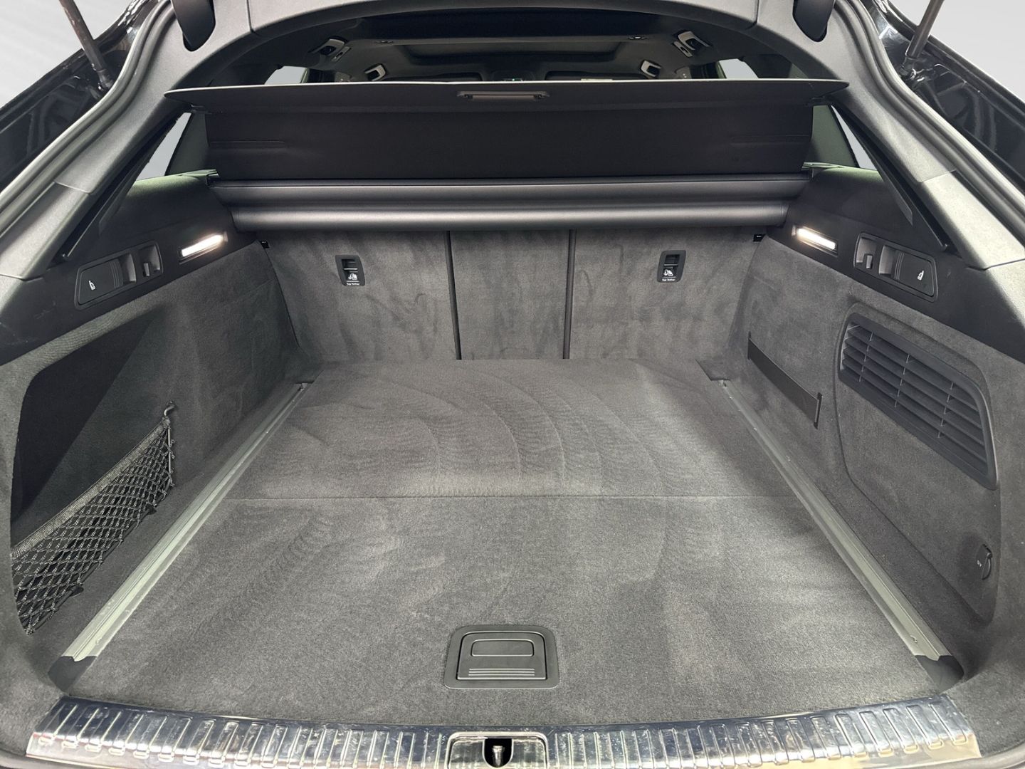 Audi RS6 Avant qu tiptro 360°+AHK+Keramik+Pano+Sthz