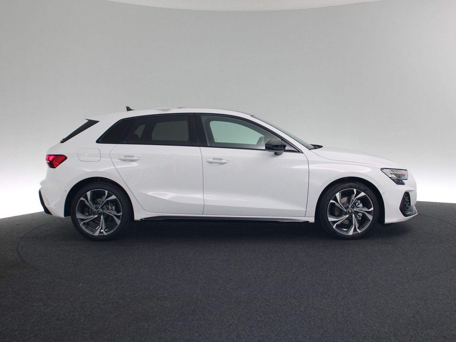 Audi A3 Sportback 35 TFSI S line - Samsaru's Car Outlet