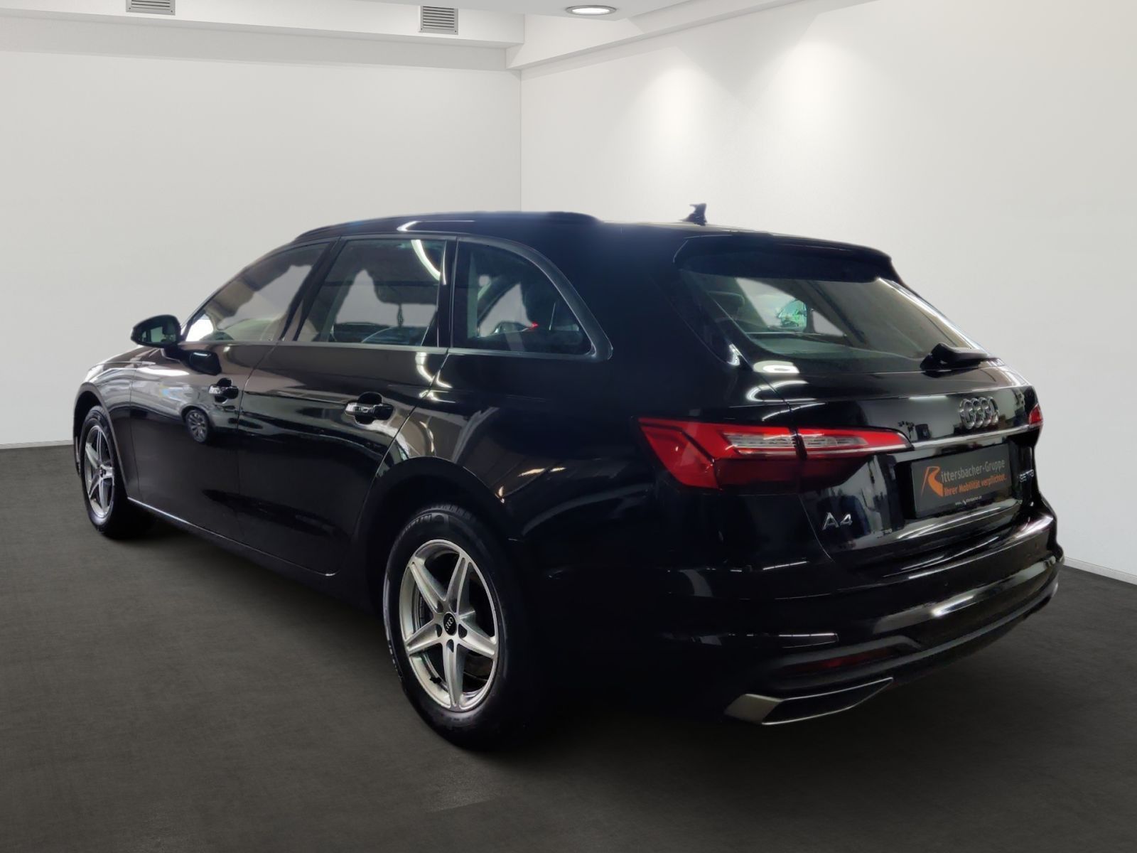 Audi A4 Avant 35 TFSI Business - Samsaru's Car Outlet