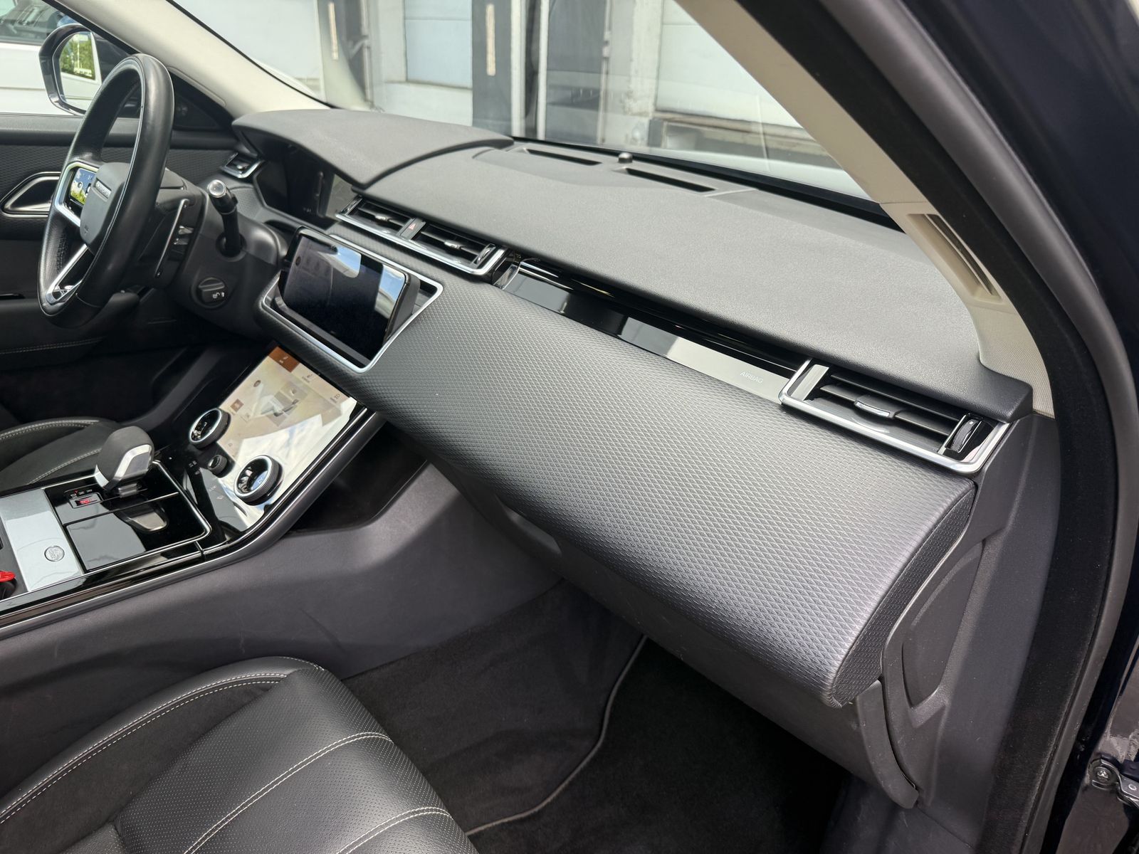 Range Rover Velar P400 - Samsaru's Car Outlet
