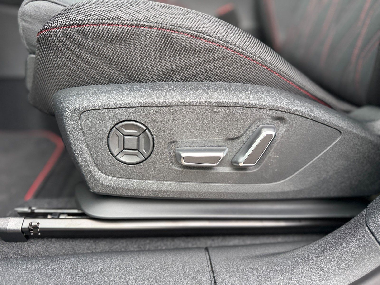 Audi Q3 TFSI S-line S tronic+AHK+PANO+SONOS+