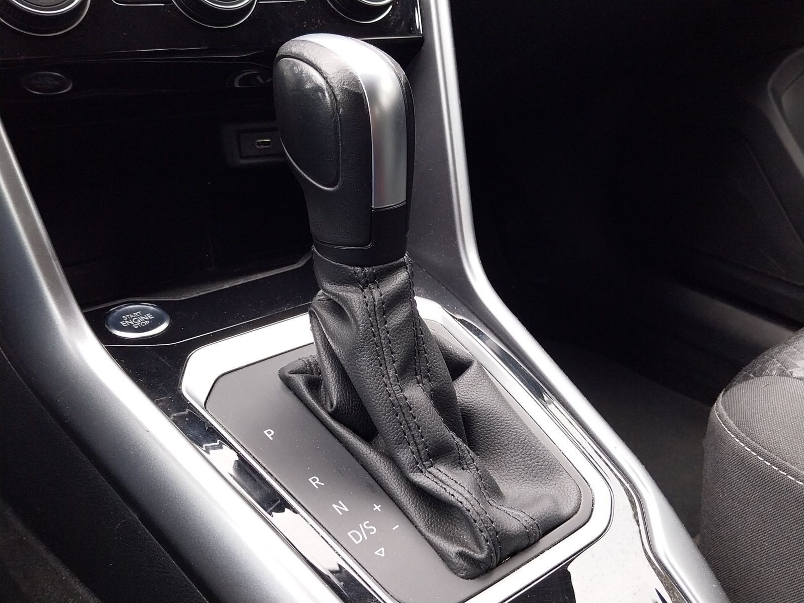 Volkswagen T-Roc 1.5 TSI - Samsaru's Car Outlet