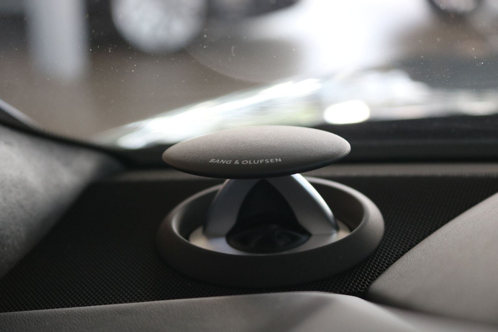 Audi A8 L 60 TFSI e Lang S line - Samsaru's Car Outlet