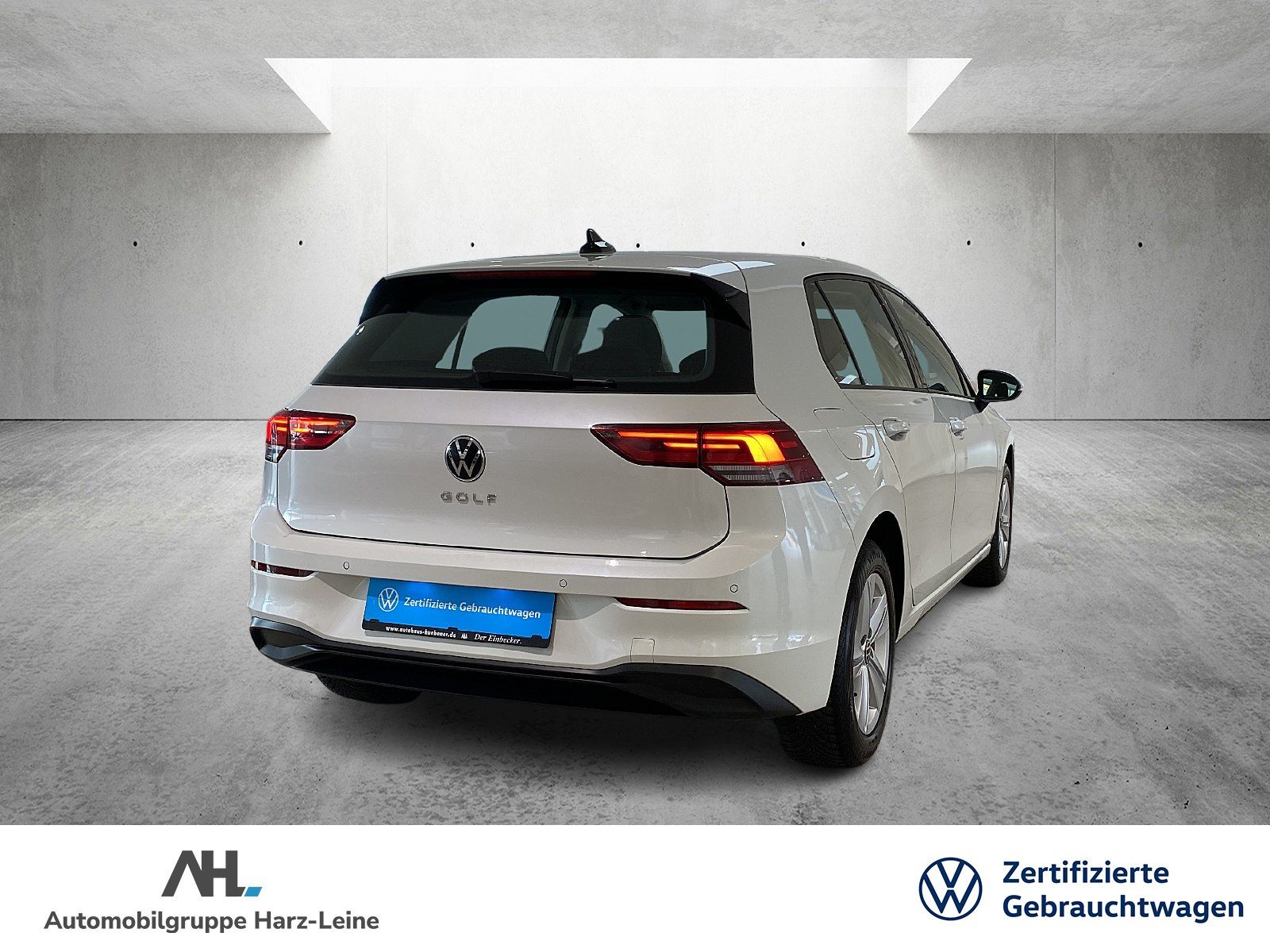 Volkswagen Golf VIII 1.5 TSI Life - Samsaru's Car Outlet