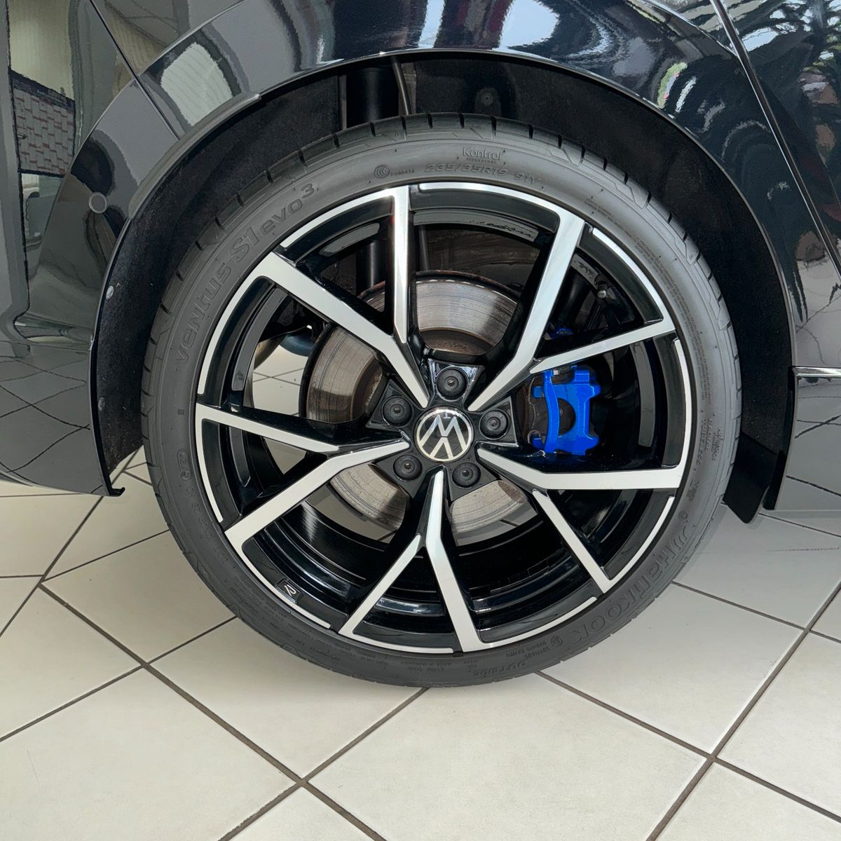 Volkswagen Golf VIII R 4Motion - Samsaru's Car Outlet