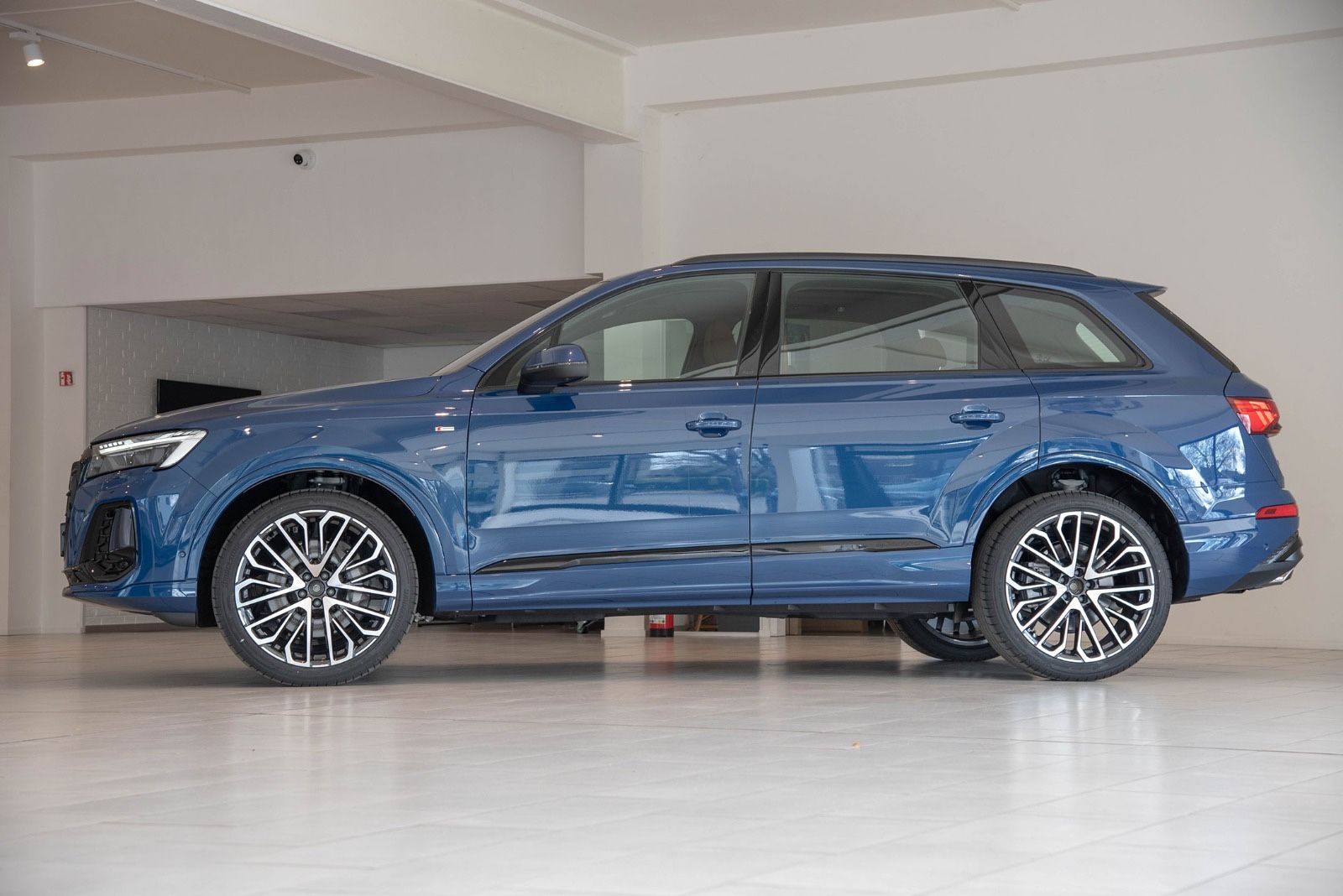 Audi Q7 45 TDI S-LINE*INDIVIDUAL *7-SITZ*MASSAGE*