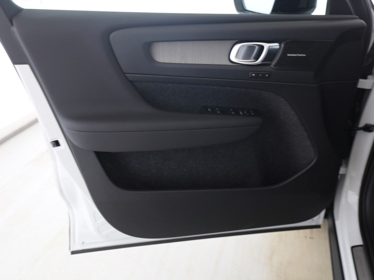 Volvo XC40 B4 DKG Ultra Dark - Samsaru's Car Outlet