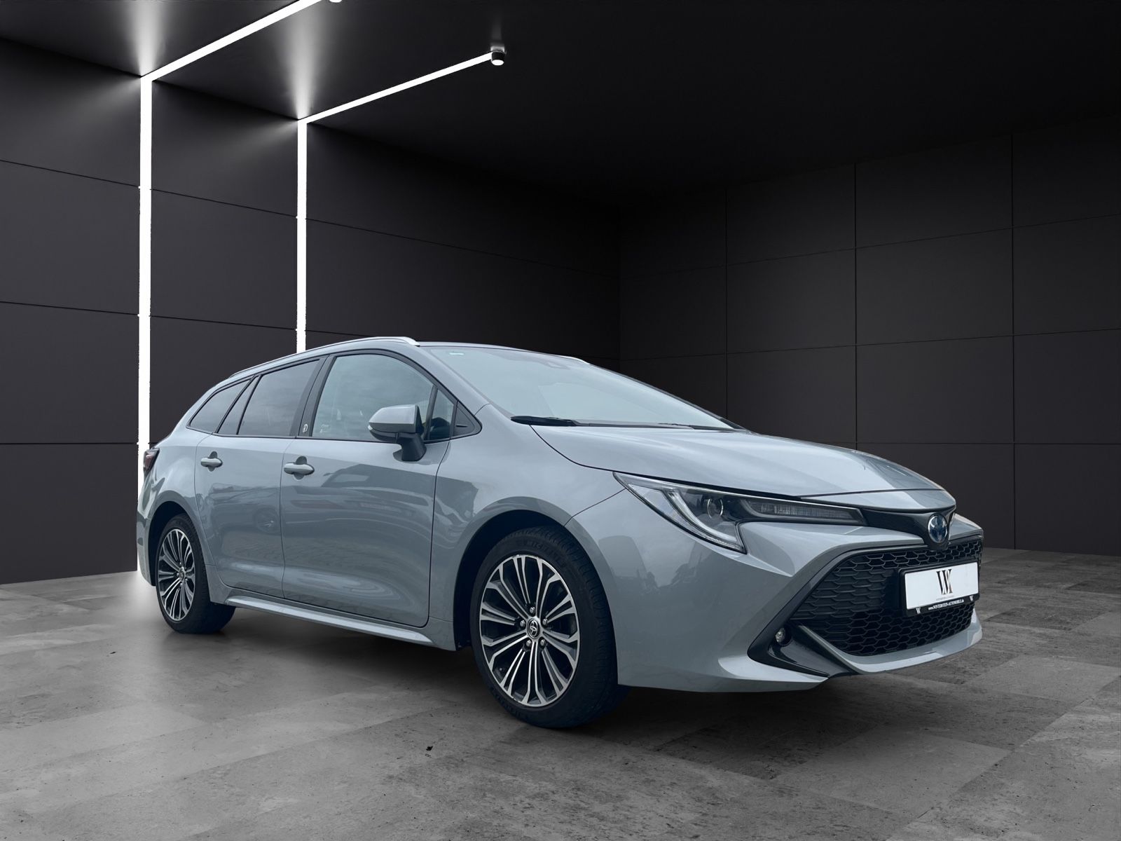 Toyota Corolla Touring / Sports Hybrid - Samsaru's Car Outlet