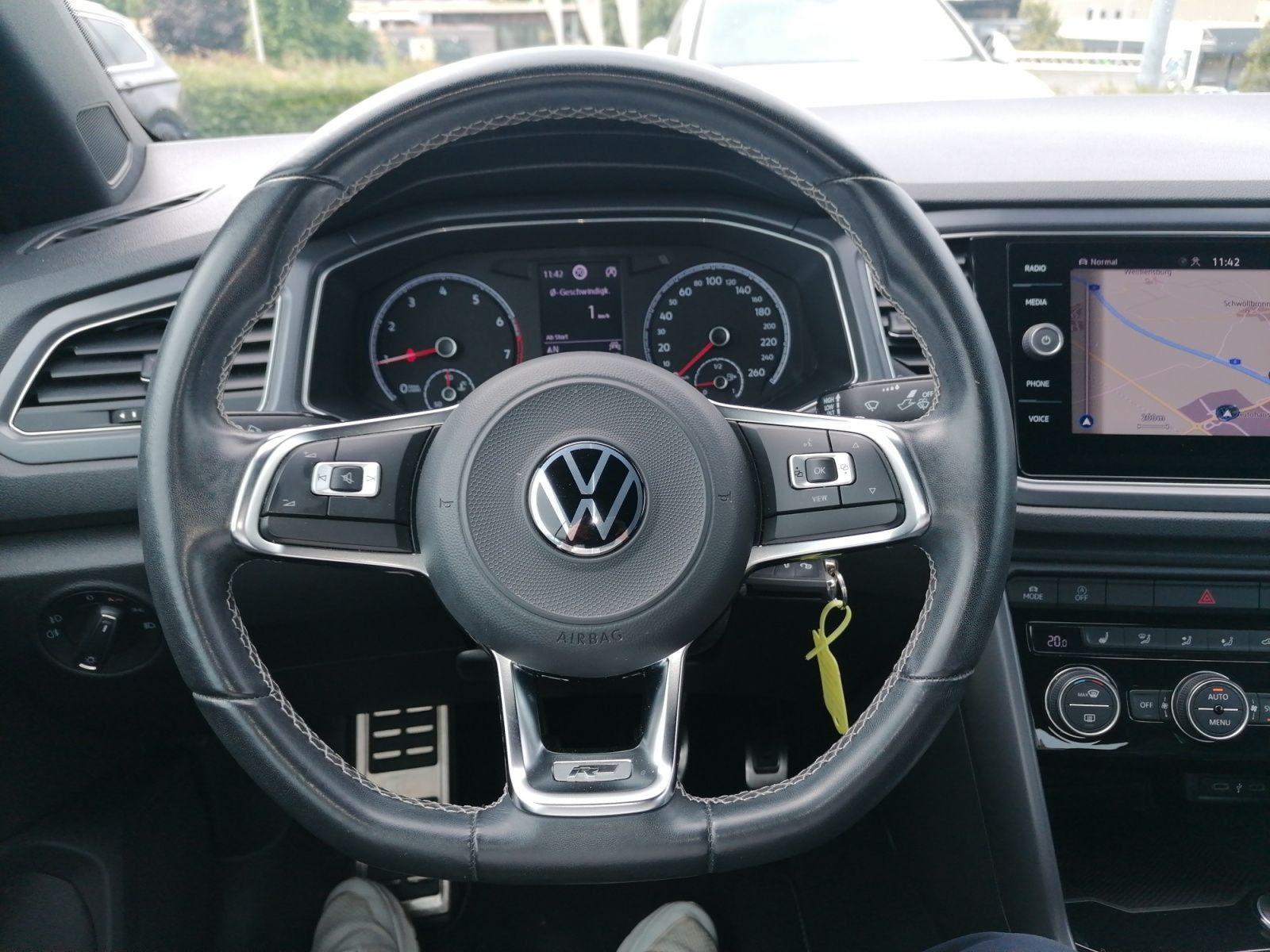 Volkswagen T-Roc 1.5TSI R-Line - Samsaru's Car Outlet