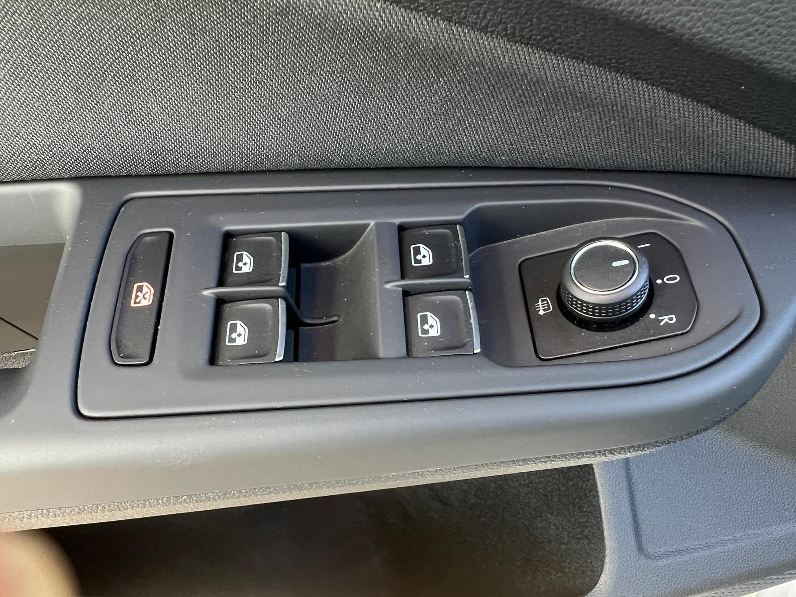 Volkswagen Golf 2.0 TSI Style 4Motion - Samsaru's Car Outlet