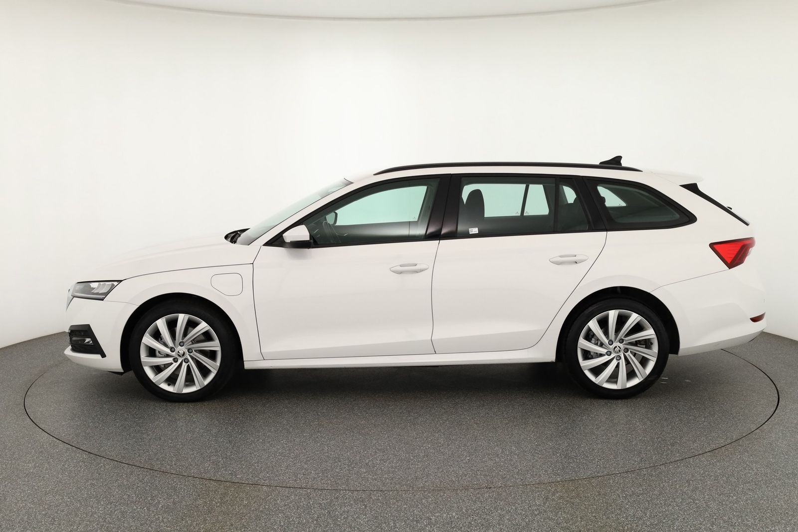 Skoda Octavia Combi 1.4 TSI iV Ambition - Samsaru's Car Outlet