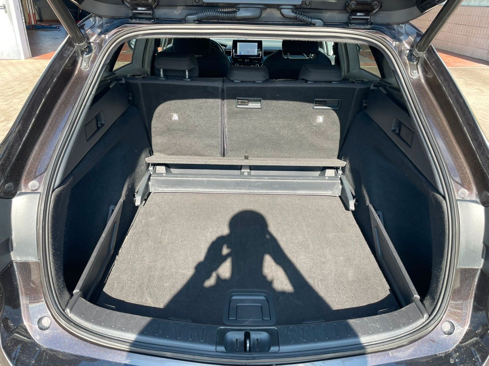 Toyota Corolla 1.8 Touring Sports Hybrid - Samsaru's Car Outlet
