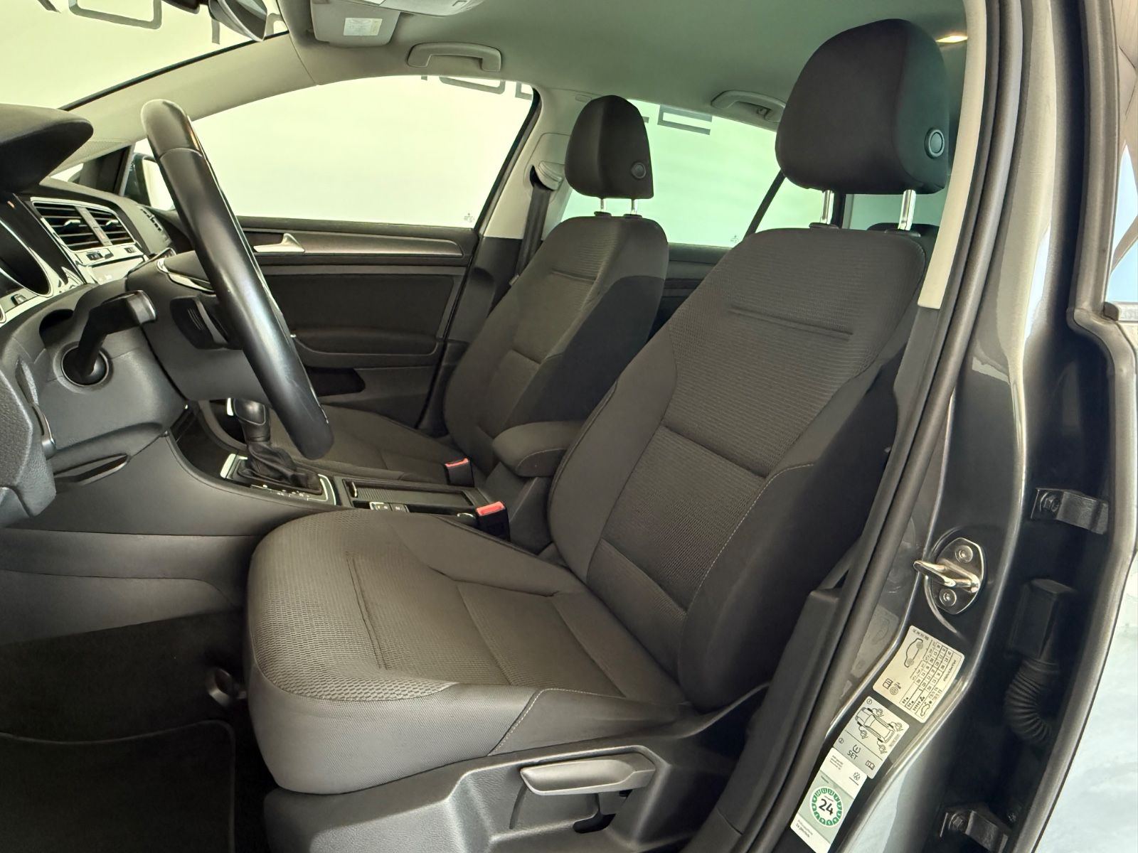 Volkswagen Golf VII Comfortline - Samsaru's Car Outlet