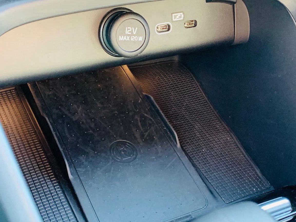 Volvo XC40 B4 B Pl. Dark - Samsaru's Car Outlet
