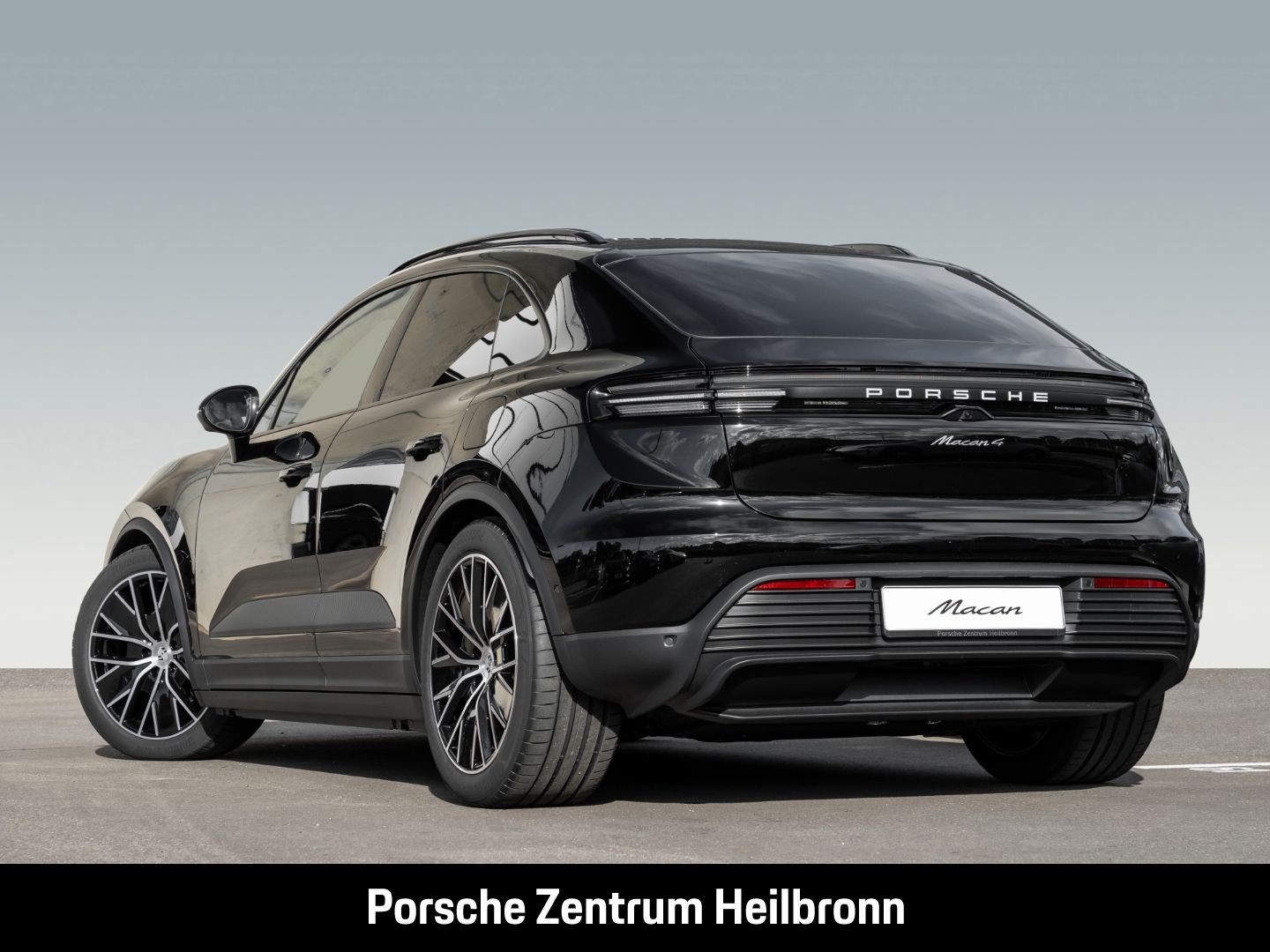 Porsche Macan 4 Surround-View LED-Matrix Abstandstempoma