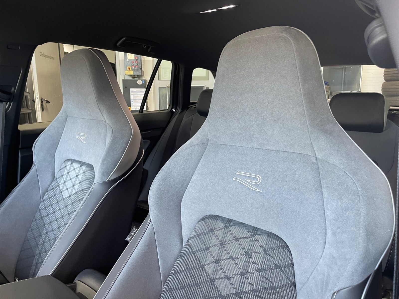 Volkswagen Golf Variant R-Line eTSI - Samsaru's Car Outlet